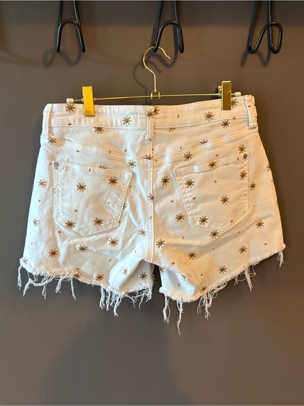 Pilcro and the Letterpress by Anthropologie Floral Embroidered Shorts - Size 26 - Picture 3 of 6